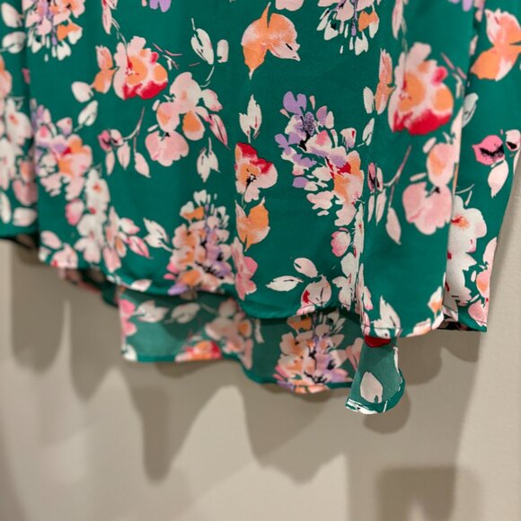 Torrid Georgette Hi-Low Short Sleeve Blouse Green Floral Short Sleeve Sz 3 - Picture 7 of 9